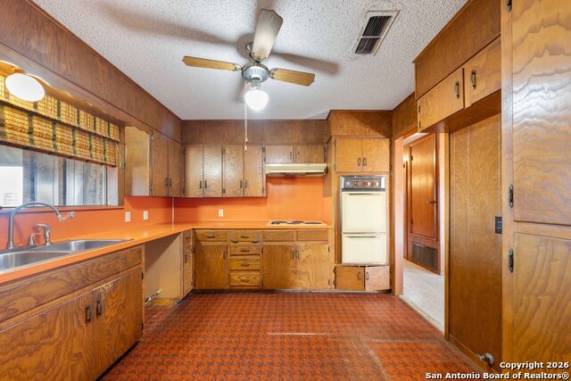 Listing photo id 9 for 19414 Lockwood