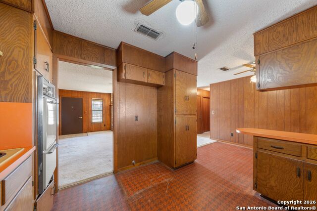 Listing photo id 11 for 19414 Lockwood