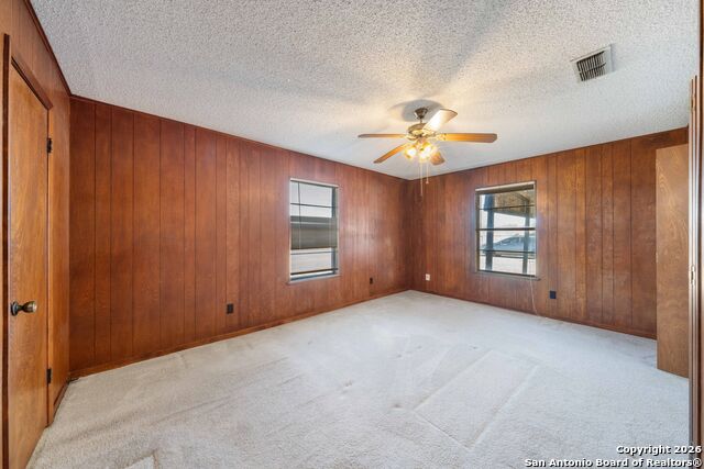Listing photo id 13 for 19414 Lockwood