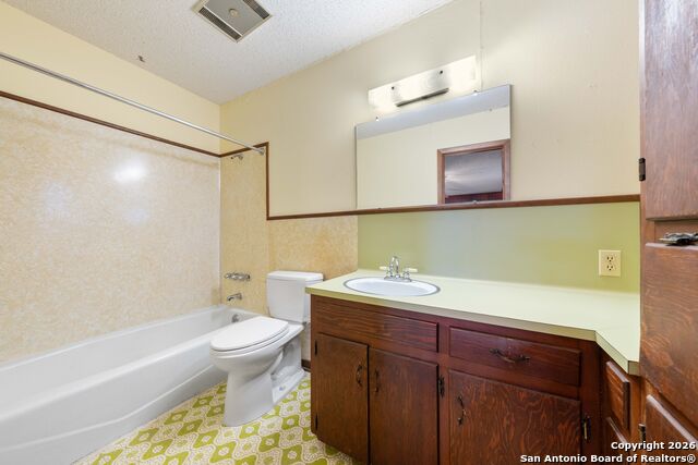 Listing photo id 15 for 19414 Lockwood