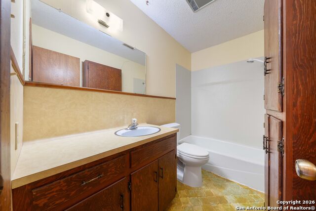 Listing photo id 17 for 19414 Lockwood