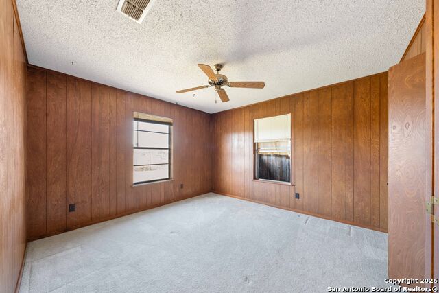 Listing photo id 18 for 19414 Lockwood