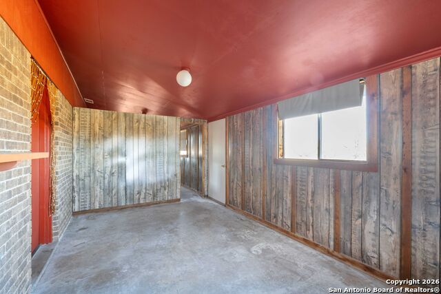 Listing photo id 21 for 19414 Lockwood