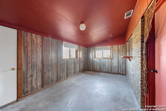 Listing photo id 22 for 19414 Lockwood