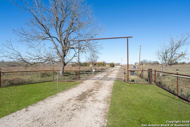 Listing photo id 25 for 19414 Lockwood