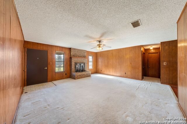 Listing photo id 5 for 19414 Lockwood