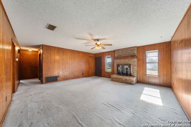 Listing photo id 7 for 19414 Lockwood