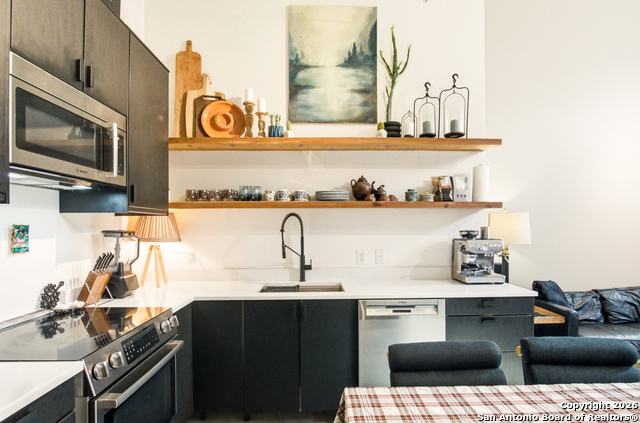 Image 10 of 31 For 1401 S Flores  110