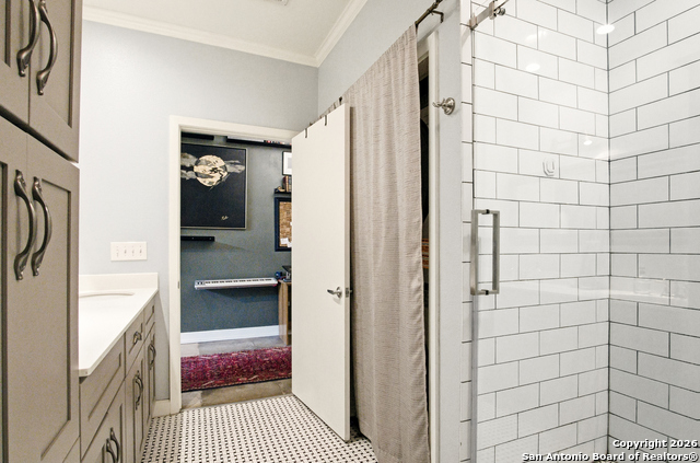 Image 17 of 31 For 1401 S Flores  110