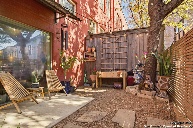 Image 18 of 31 For 1401 S Flores  110