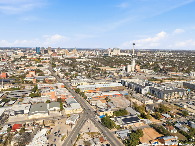 Image 26 of 31 For 1401 S Flores  110