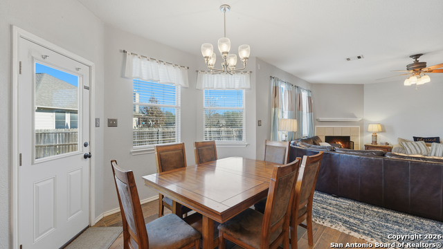 Listing photo id 8 for 2141 Warwick