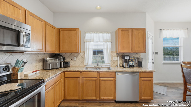 Listing photo id 6 for 2141 Warwick