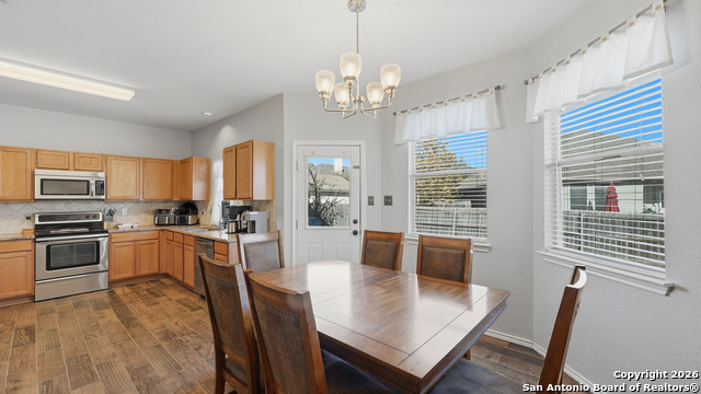 Listing photo id 7 for 2141 Warwick