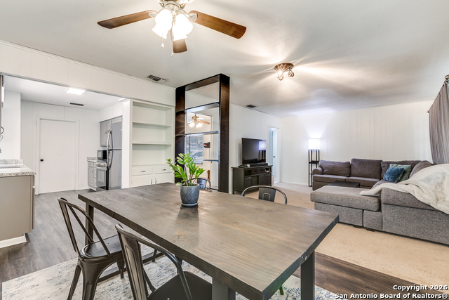 Listing photo id 10 for 3610 Larkhill