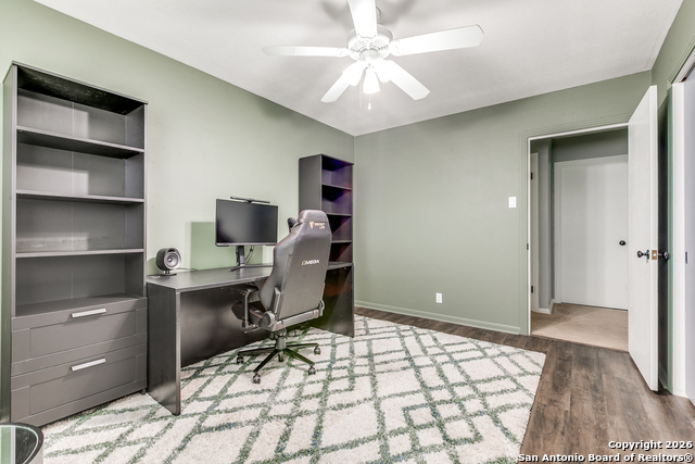 Listing photo id 18 for 3610 Larkhill