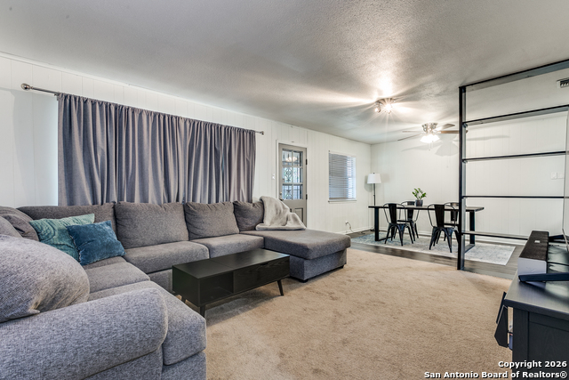 Listing photo id 2 for 3610 Larkhill