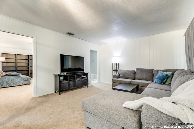 Listing photo id 3 for 3610 Larkhill