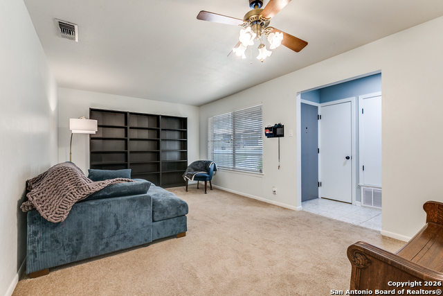 Listing photo id 4 for 3610 Larkhill