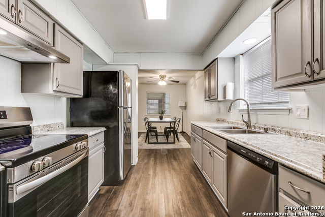 Listing photo id 7 for 3610 Larkhill