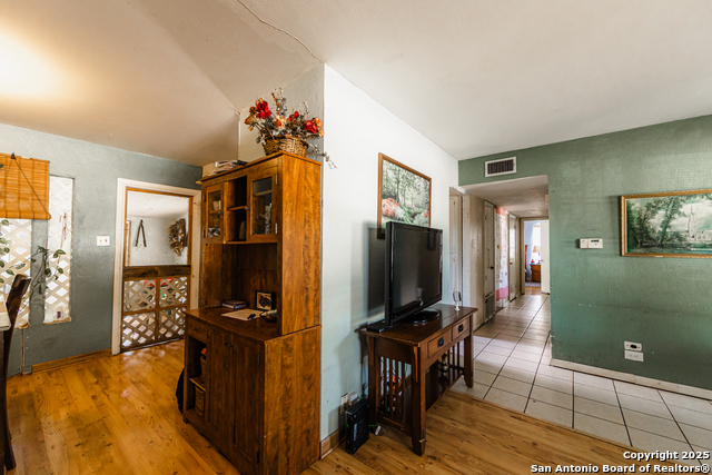 Image 7 of 19 For 4839 Newcome