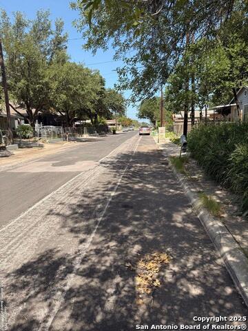 Image 4 of 5 For 2807 Roselawn