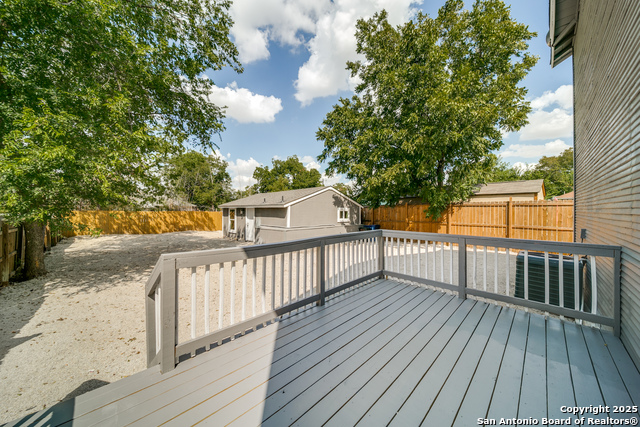 Image 36 of 41 For 811 Kings W