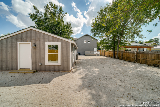 Image 38 of 41 For 811 Kings W