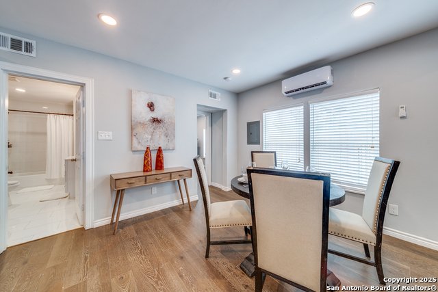 Image 4 of 41 For 811 Kings W