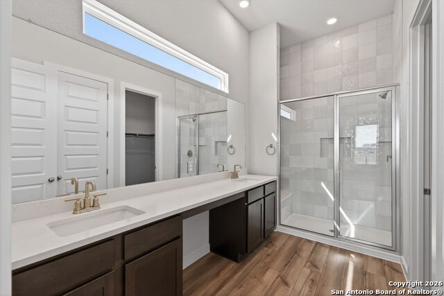 Listing photo id 17 for 1518 Passmore Downs