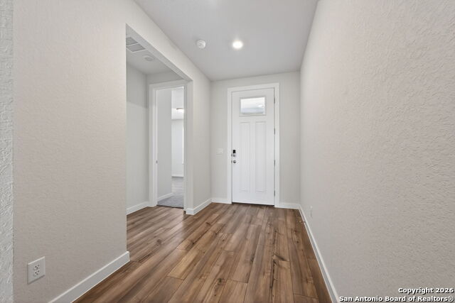 Listing photo id 3 for 1518 Passmore Downs