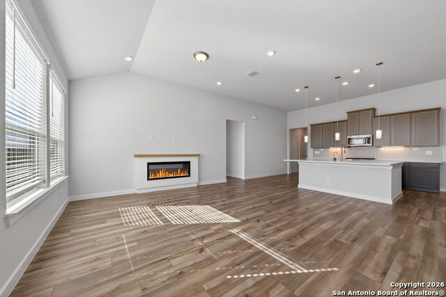 Listing photo id 7 for 1518 Passmore Downs