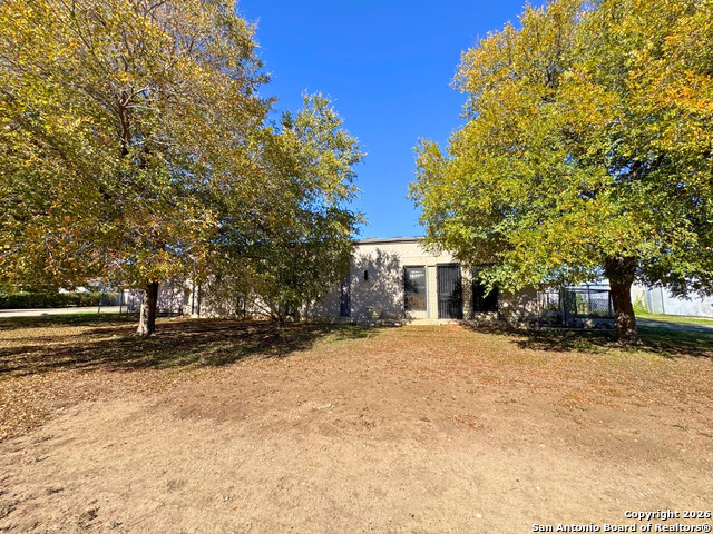 Image 26 of 28 For 3 Properties Off S General Mcmullen Dr