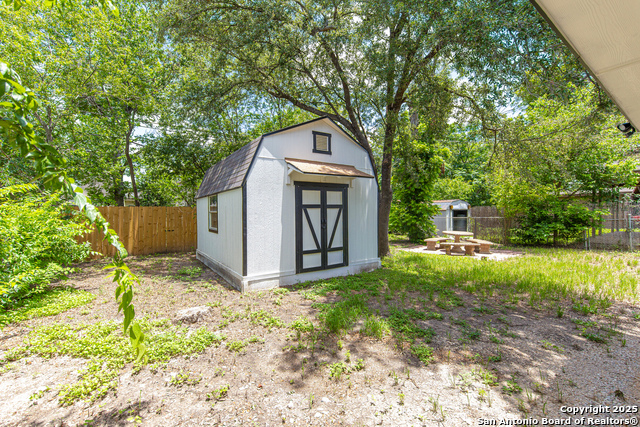 Image 32 of 34 For 123 Marchmont