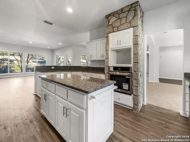 Image 7 of 17 For 335 Berry Oaks Drive