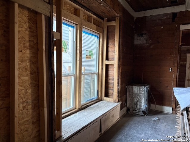 Image 11 of 17 For 717 Euclid E