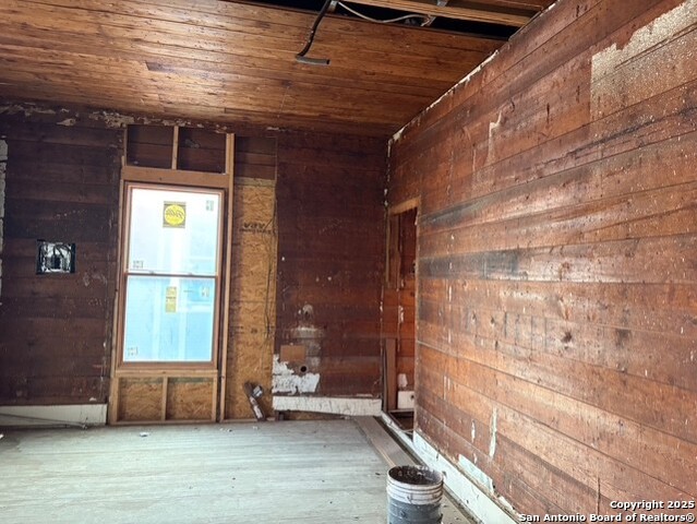 Image 3 of 17 For 717 Euclid E