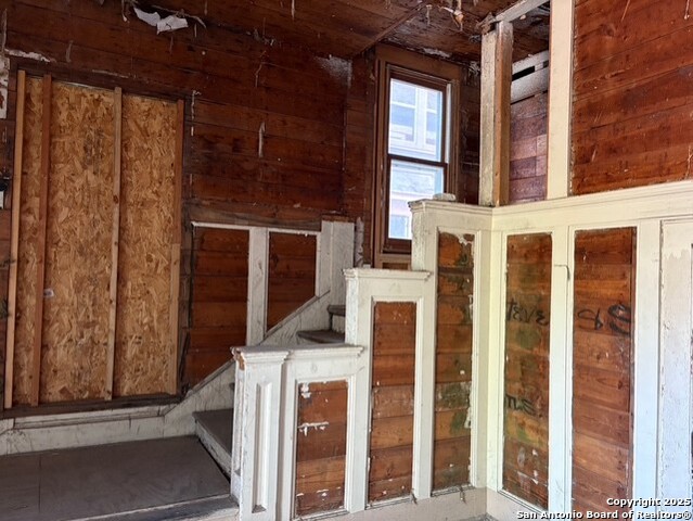 Image 4 of 17 For 717 Euclid E