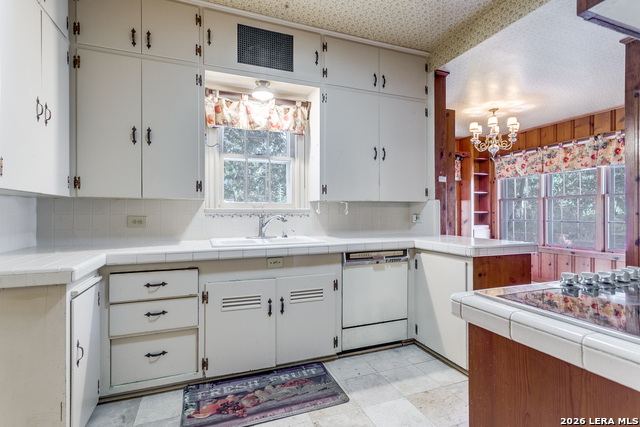 Listing photo id 8 for 131 Mary D  