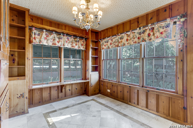 Listing photo id 13 for 131 Mary D  