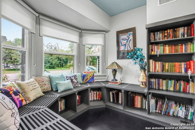 Image 12 of 42 For 503 Austin S