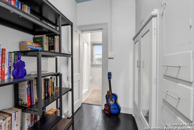 Image 26 of 42 For 503 Austin S