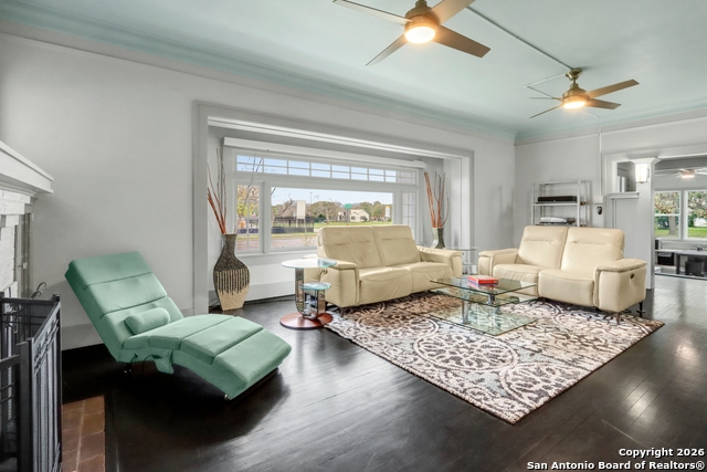 Image 3 of 42 For 503 Austin S