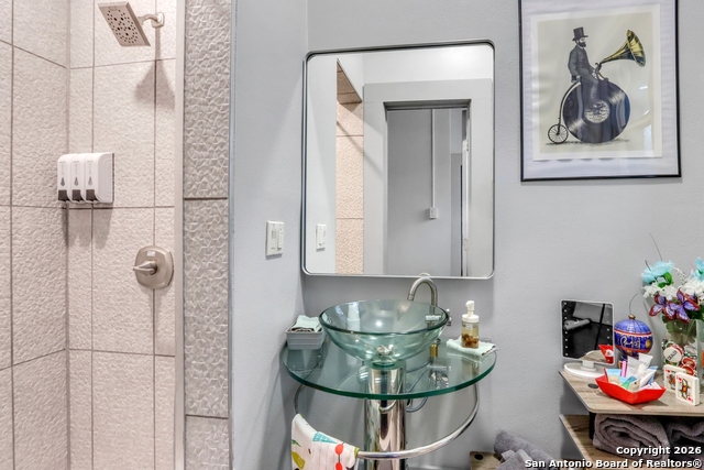 Image 36 of 42 For 503 Austin S