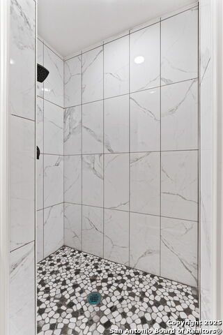 Image 13 of 18 For 227 Grimes  201