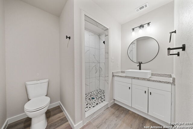 Image 16 of 18 For 227 Grimes  201