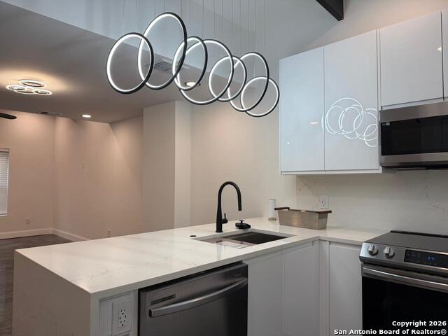 Image 18 of 30 For 222 S Olive St  1102