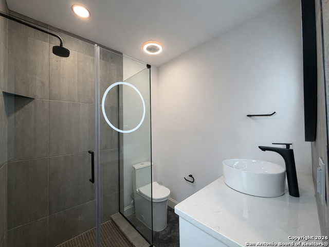 Image 24 of 30 For 222 S Olive St  1102