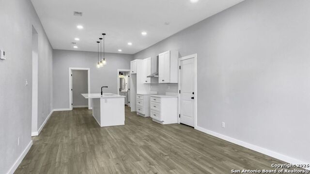 Image 2 of 18 For 219 Saint James