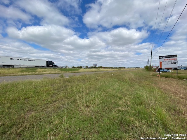 Listing photo id 3 for 12020 Interstate 10